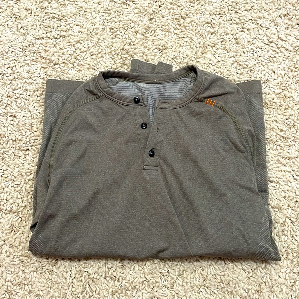 Lulu lemon long sleeve, size medium